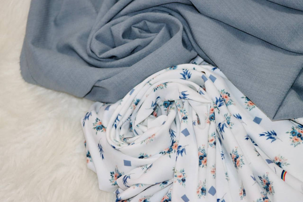 Linen look Poly White& dustyblue blossoms by the half yard
